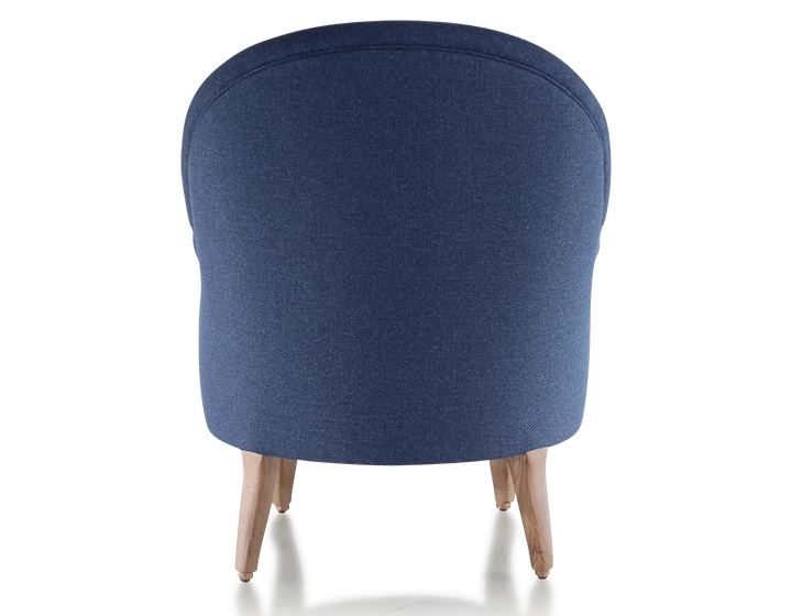 Fauteuil crapaud avec accoudoirs pieds bois teinte noyer et tissu bleu marine