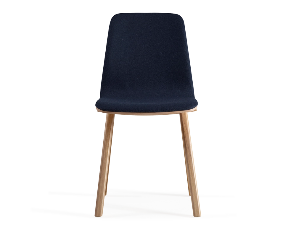 Chaise design en chêne tapissé bois teinte naturelle assise tissu bleu marine
