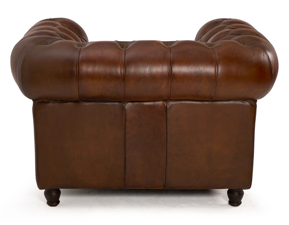 Fauteuil chesterfield cuir marron vintage accoudoirs cloutés