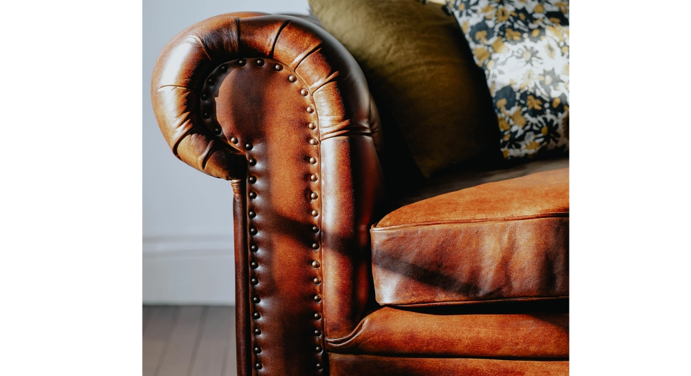 Sofá Chesterfield de piel de 3 plazas marrón vintage reposabrazos con tachuelas