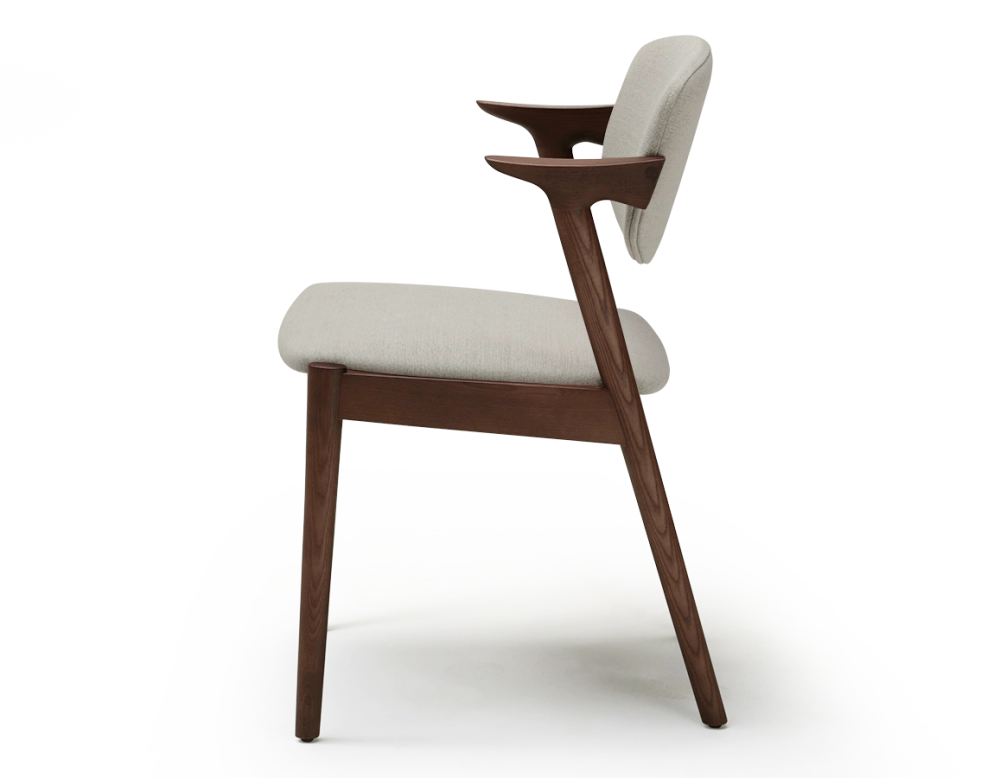 Chaise design teinte marron foncé et tissu beige naturel bois teinte marron foncé assise tissu beige naturel