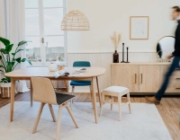 Silla de diseño de roble tapizada madera tinte natural asiento tejido azul océano