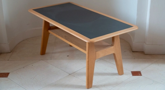 Mesa de centro cuadrada de roble y cerámica con madera de tinte natural tablero cerámico efecto mármol blanco 120X120 cm