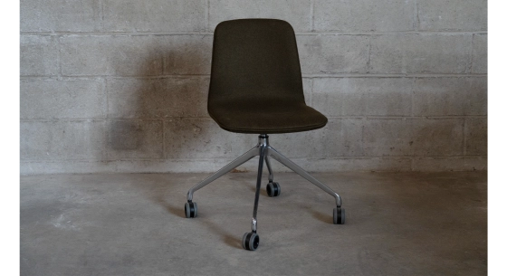 Silla de oficina con ruedas asiento de tejido de lana hervida color topo