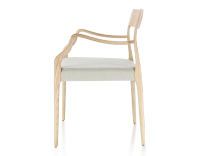 Silla escandinava con reposabrazos madera tinte natural asiento tejido beige natural
