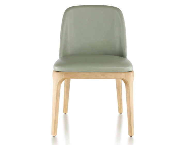 Silla de diseño madera en tinte natural y piel verde salvia