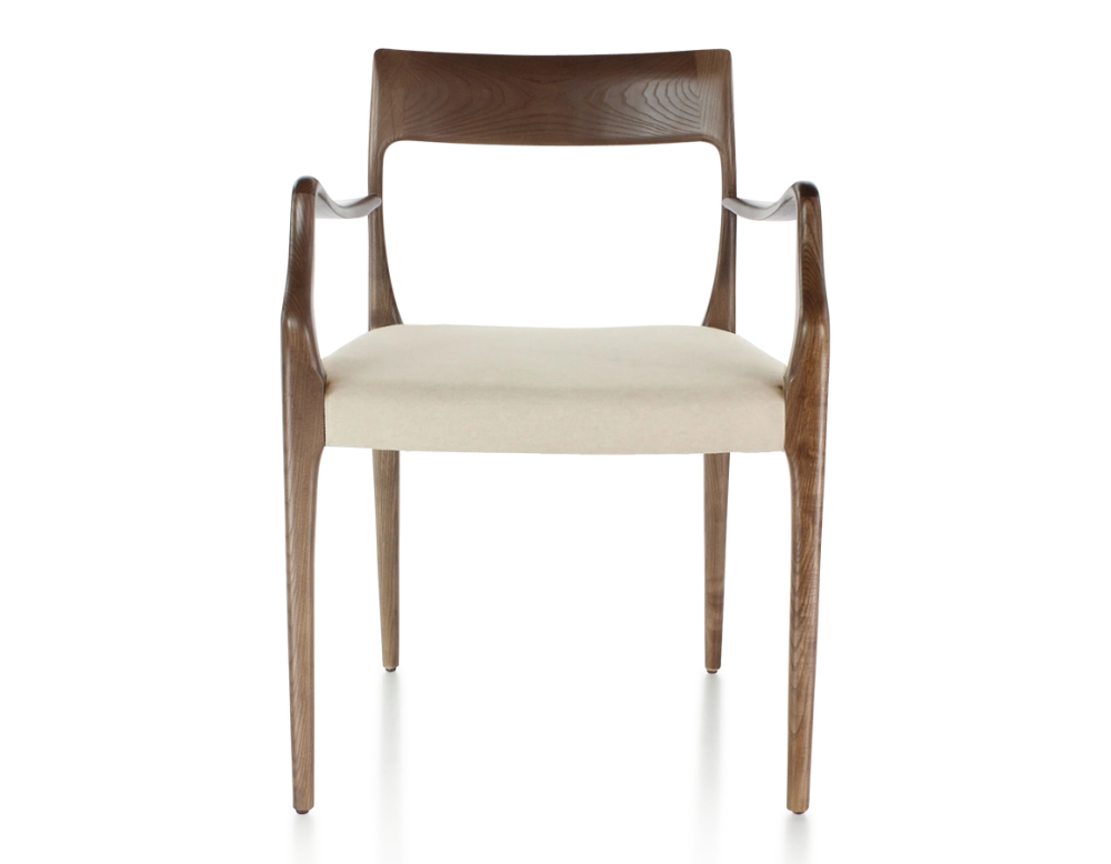 Silla escandinava con reposabrazos madera tintada marrón oscuro asiento tejido camel
