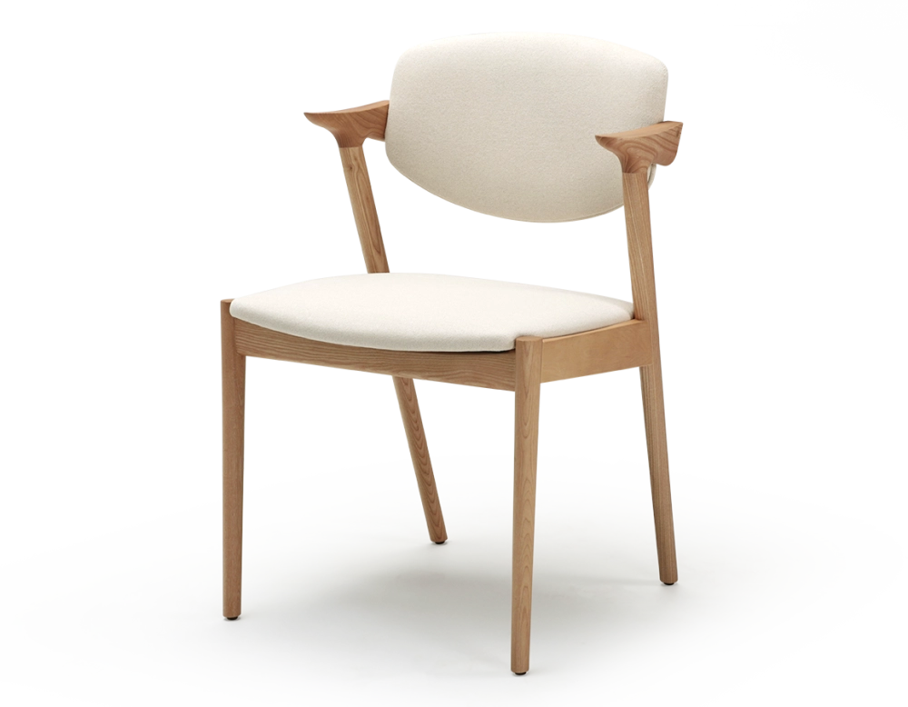 Chaise scandinave bois teinte naturelle assise tissu blanc cassé