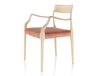 Chaise scandinave avec accoudoirs bois teinte naturelle assise tissu velours rose pâle