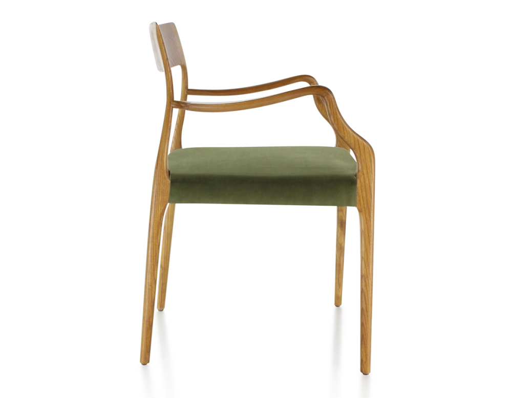 Silla escandinava con reposabrazos madera tinte cerezo asiento tejido verde oliva