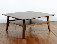 Table basse carrée en noyer teinte naturelle 100x100 cm