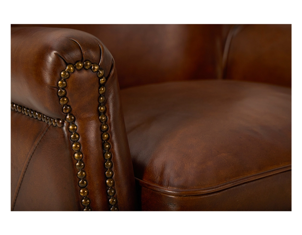 Fauteuil club cuir marron vintage accoudoirs cloutés