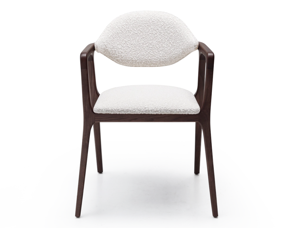 Chaise design avec accoudoirs bois teinte marron foncé et tissu bouclé blanc