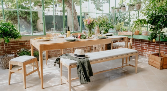Table extensible 8 à 12 personnes en chêne avec plateau et allonges bois teinte naturelle 210x100 cm